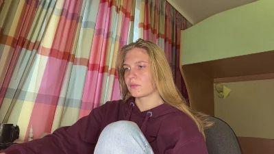 Watch CarieWaltz Live On Cam