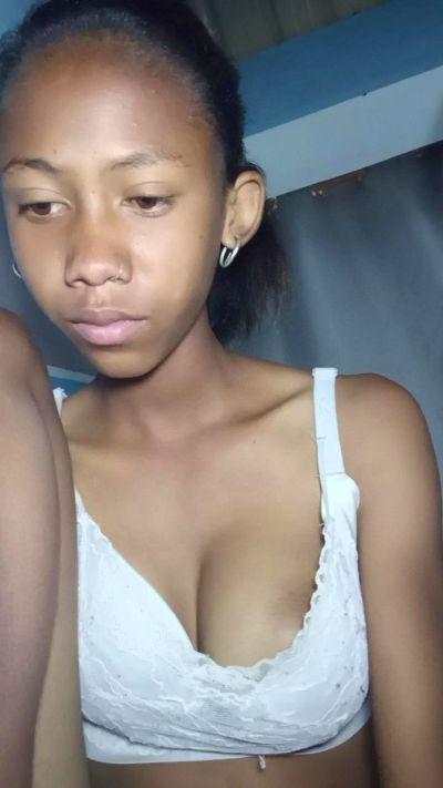 Watch Harena22 Live On Cam