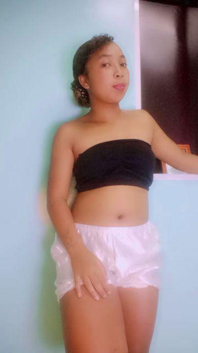 Watch MiaG Live On Cam