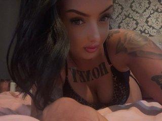 Watch UKBabeJuicyLucy Live On Cam