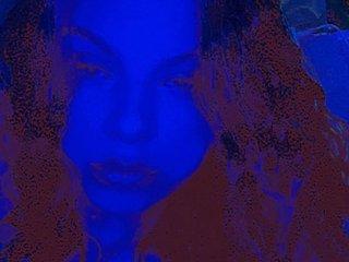 Watch xVelourax Live On Cam