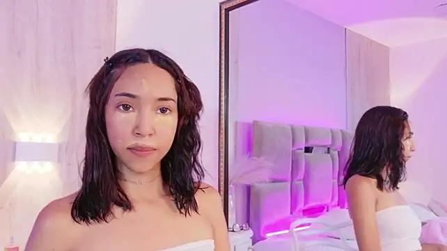 Watch AbrilBrent Live On Cam