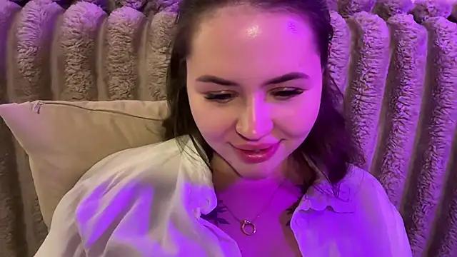 Watch AlmaryKim Live On Cam