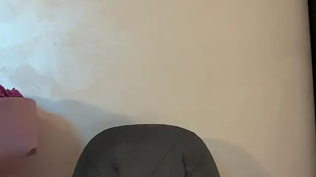 Watch AlmaryKim Live On Cam