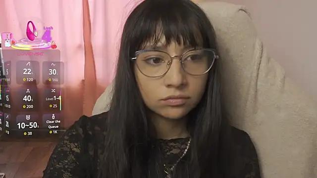 Watch EmmitaGarcia Live On Cam