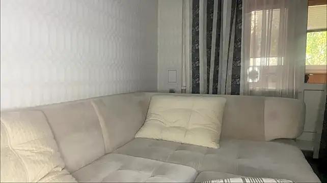 Watch KellePourier Live On Cam