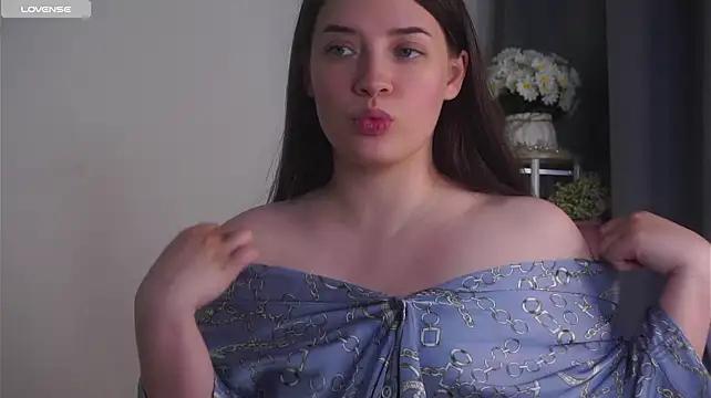 Watch LowOncoming Live On Cam