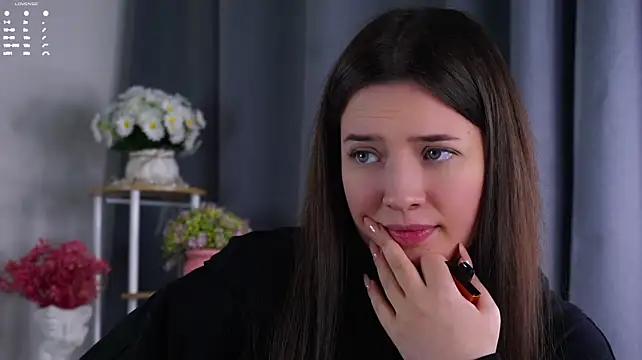Watch LowOncoming Live On Cam