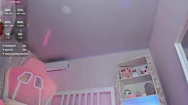 Watch ely_cherry18 Live On Cam