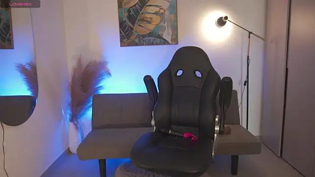 Watch sarawinstone Live On Cam