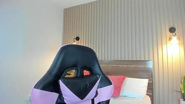 Watch valeryn__rosse Live On Cam