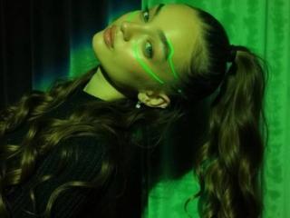 Watch Diantrisy Live On Cam